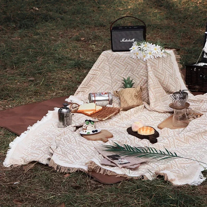 Knitted Portable Camping & Picnic Mat – Dustproof Travel Blanket